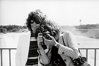 Christopher Simon Sykes (b.1948). Mick Jagger and photographer Annie Leibovitz pose at Niagara Falls during the Rolling Stones tour of the Americas, 1975. Leibovitz (b.1949) focuses her Nikon F camera on Sykes. Credit: Photo by Christopher Simon Sykes/Hulton Archive/Getty